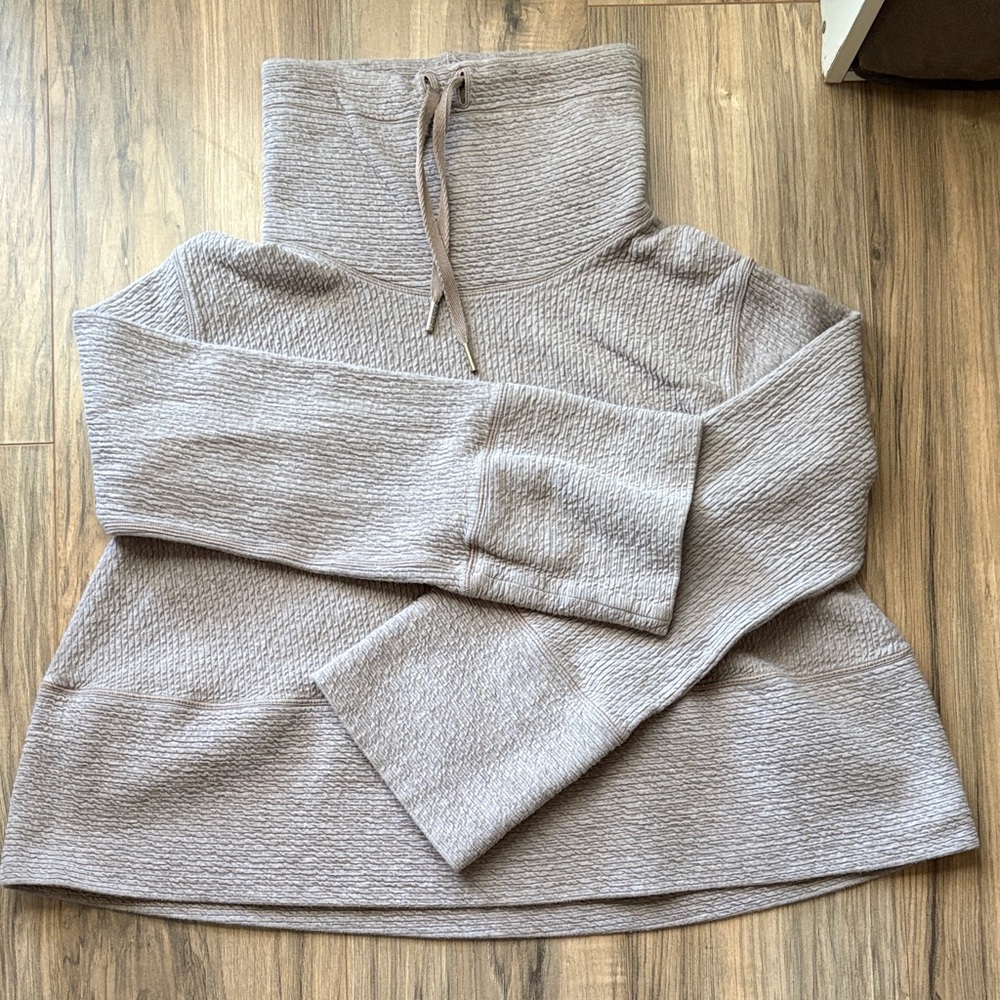 Lululemon retreat yourself pullover in heathered soft sand (xs/s)